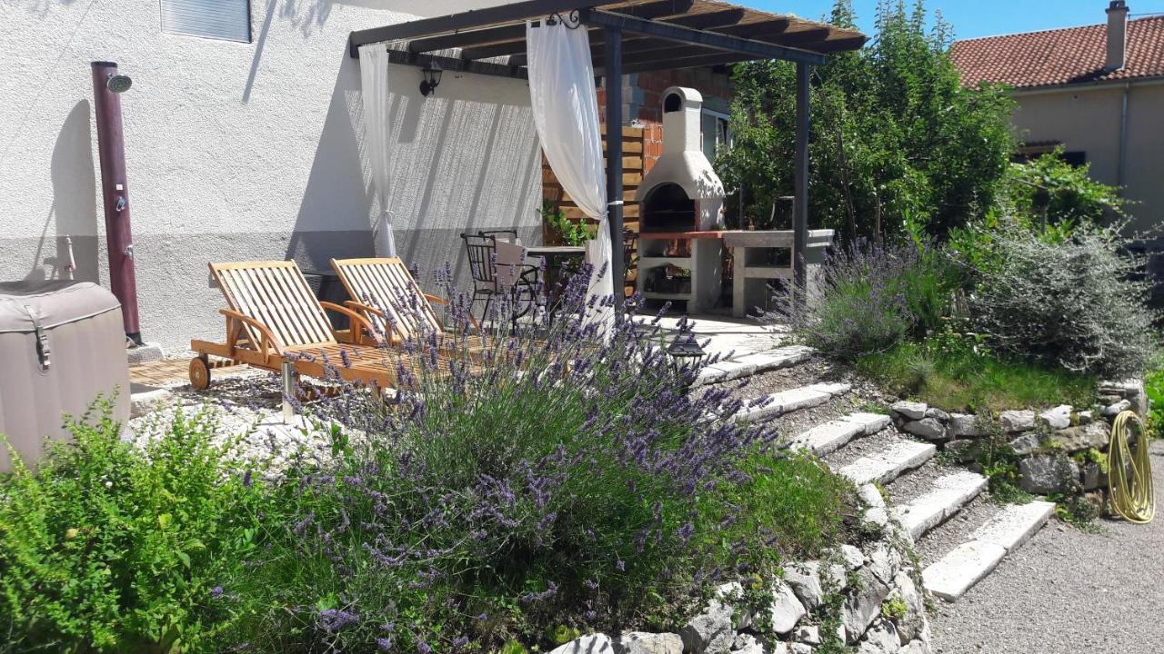 Holiday Home Ivana Pasjak Esterno foto
